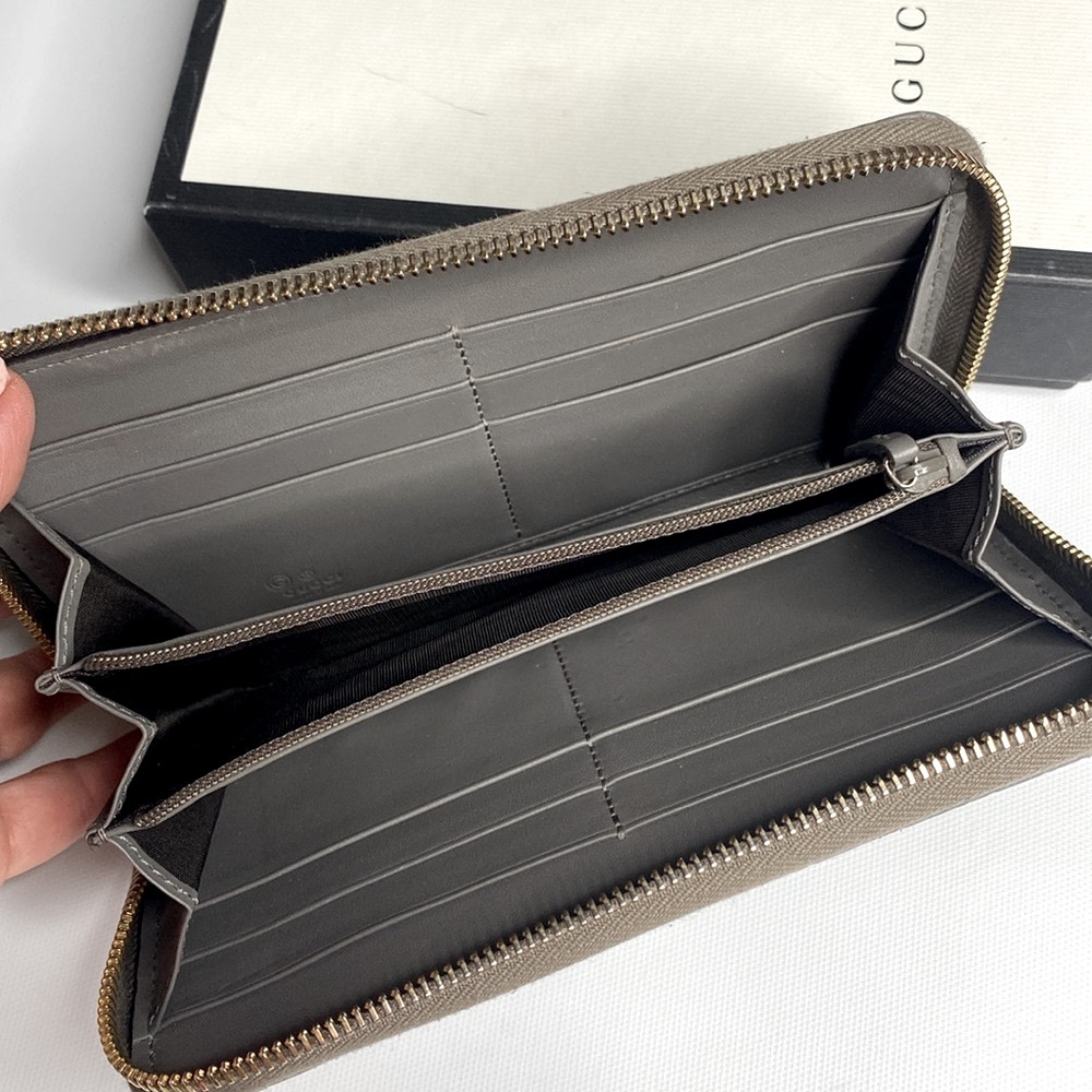 Gucci Gray Embossed Wallet - Picture 6 of 8